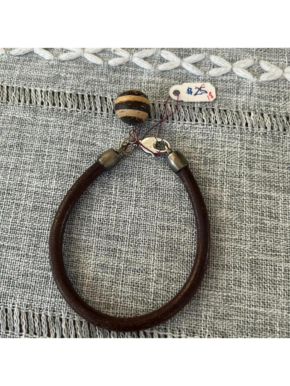 Leather bracelet with wooden bead